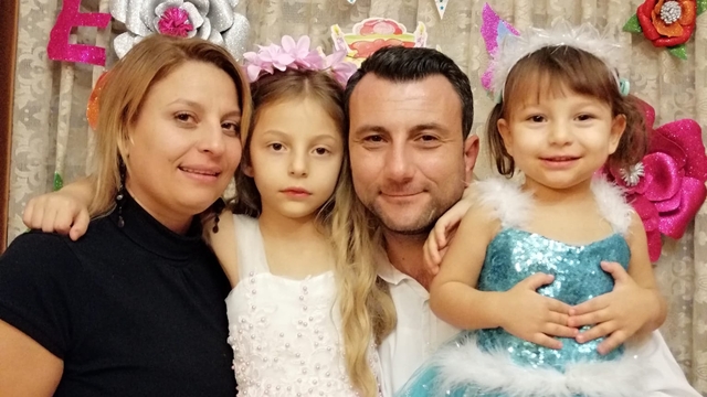 Depremde ailesini kaybetti, hayatını iyiliğe adadı