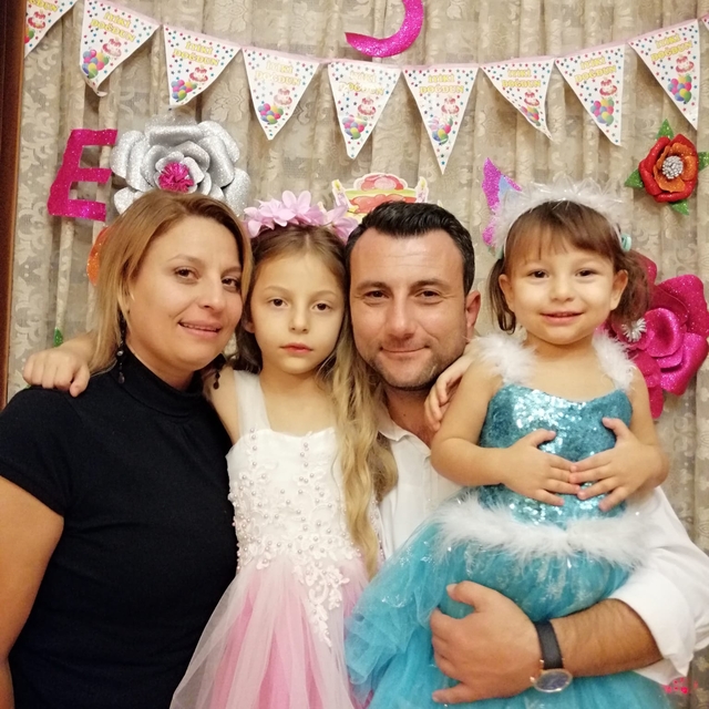 Depremde ailesini kaybetti, hayatını iyiliğe adadı