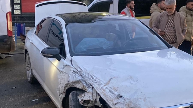 Batman'da minibüs ile otomobil çarpıştı: 1 yaralı