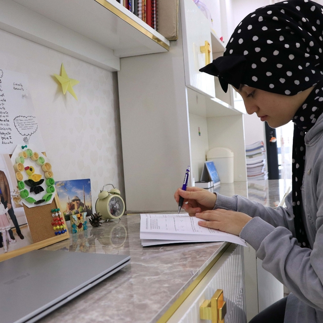 6 ŞUBAT DEPREMLERİNİN ÜÇÜNCÜ YILI - Depremde kaybettiği babasına verdiği sö...