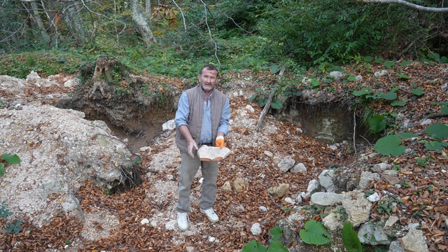 Kastamonu'daki gizemli yer altı yapıları definecilerin talanına uğradı
Vatandaşlar defalarca girdikleri yer altı yapılarının incelenerek koruma altına alınmasını istiyor