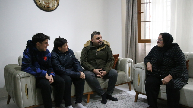 6 ŞUBAT DEPREMLERİNİN ÜÇÜNCÜ YILI - Depremde eşini kaybeden baba, 3 evladıyla yaşama tutunuyor