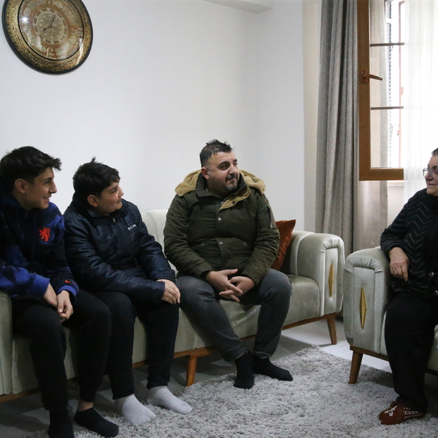 6 ŞUBAT DEPREMLERİNİN ÜÇÜNCÜ YILI - Depremde eşini kaybeden baba, 3 evladıy...