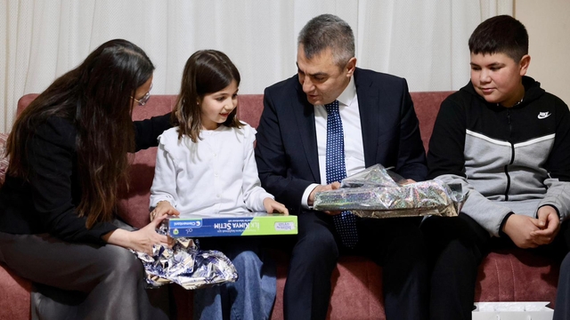 6 ŞUBAT DEPREMLERİNİN ÜÇÜNCÜ YILI - Enkazdan 72 saat sonra anne kucağında çıkan Hazal'ın umre hayali gerçek oluyor