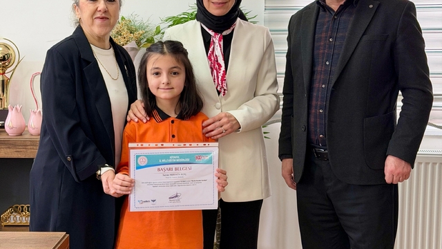 Hisarcık Atatürk İlkokulu öğrencisi resim yarışmasında il üçüncüsü oldu