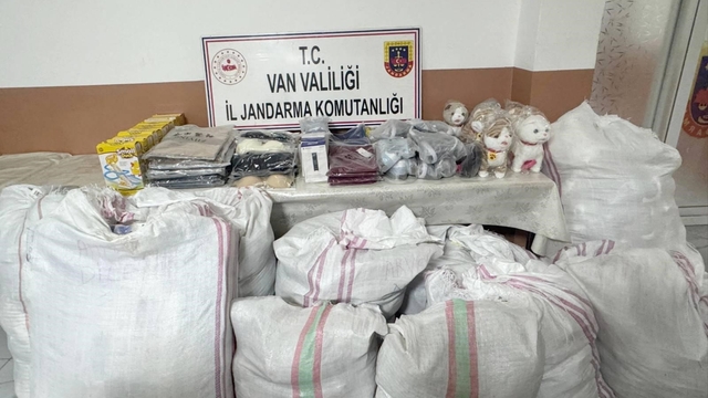 Başkale'de 3 milyon 250 bin TL değerinde kaçak malzeme ele geçirildi