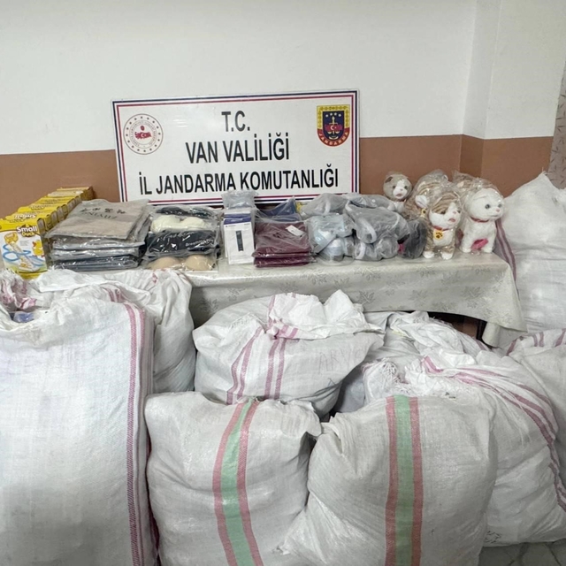 Başkale'de 3 milyon 250 bin TL değerinde kaçak malzeme ele geçirildi