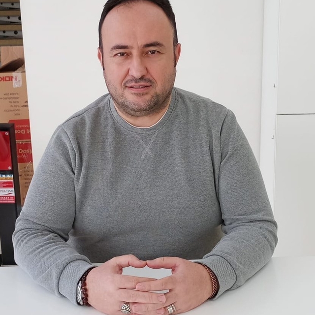 Gece yarısı kırmızı ışıkta mendil satan çocuklar için yetkililere çağrı