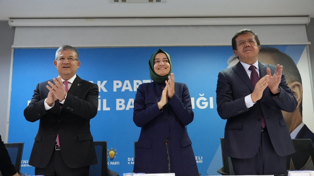 AK Parti Genel Başkan Yardımcısı Kaya: "Yeni bir dünya düzeni kurulurken Türkiye, eskisine göre çok daha güçlü bir şekilde masada"
"Milletimiz kimin hizmet yaptığını, kimin milletin parasını çarçur ettiğini çok iyi görüyor. Allah'ın izniyle 2029 seçimlerinde yerelde bu hizmeti kaçıranlar, milletin parasına çökenlere çok güzel bir ders verecek, çok güzel bir hesap soracak"
"Belediyecilik denince akla gelen tek parti AK Parti'dir"
"Biz haktan ve adaletten yana tavrını ortaya koyan bir liderin yol arkadaşlarıyız"
"Terörsüz Türkiye ve terörsüz bölge sürecini de inşallah başarıyla neticelendireceğiz"
AK Parti Denizli İl Başkanı Muhammet Subaşıoğlu:
"CHP'nin 81 ilde yapmış olduğu üyenin yarısını bu il olarak tek başımıza yapmış bulunduk"