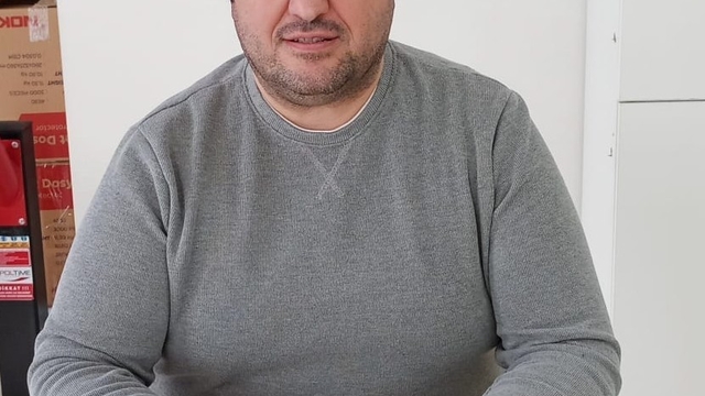 Gece yarısı kırmızı ışıkta mendil satan çocuklar için yetkililere çağrı