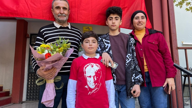 Antalya'da lösemiyi yenen çocuk için gökyüzüne balonlar bırakıldı