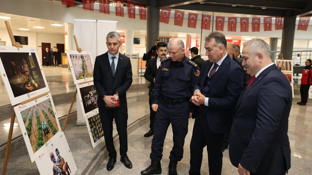 Karabük Valisi Çağatay'dan "15. Uluslararası Tarım, Orman ve İnsan" fotoğraf sergisine ziyaret