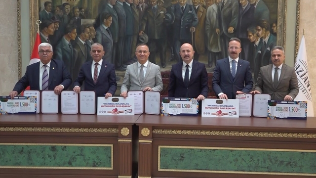 Gaziantep'te ihtiyaç sahibi vatandaşlara Ramazan müjdesi: 'BakkalKart'
BakkalKart projesi ile hem ihtiyaç sahipleri hem de mahalle bakkalları desteklenecek, en az 52 milyon TL'lik yardım ulaştırılacak