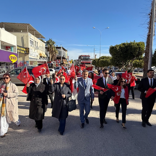 Silifke'de bayrak yürüyüşü
