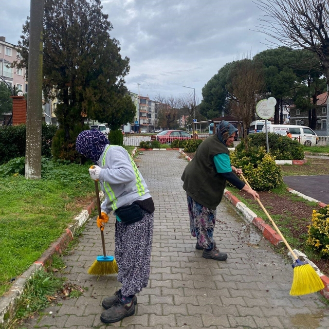 Ayvalık'ta ekipler yaz kış demeden 7/24 sahada
