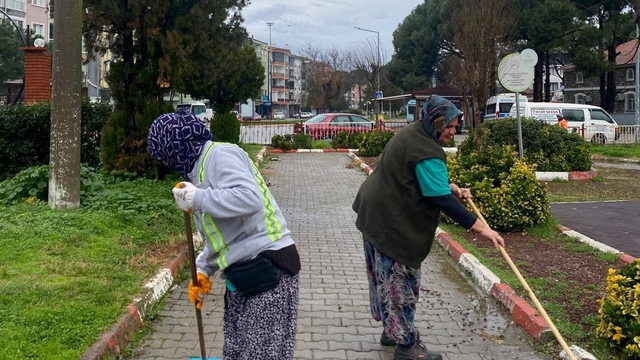 Ayvalık'ta ekipler yaz kış demeden 7/24 sahada