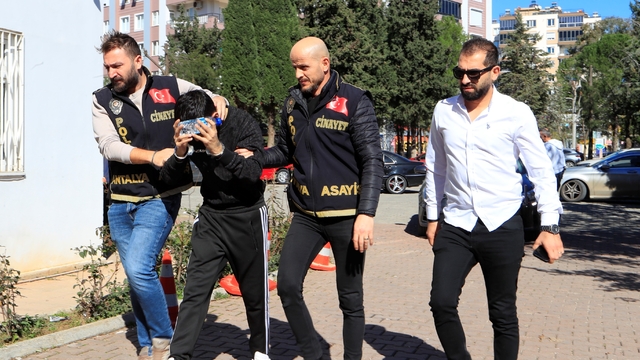 Hamile eşini silahla yaralayan şahıs adliyeye sevk edildi
Şahsın kıskançlık nedeniyle eylemi gerçekleştirdiğini söylediği öğrenildi