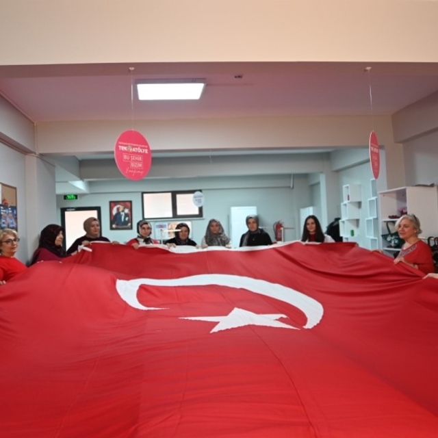 Tekirdağ Büyükşehir'den bayrağa saygı