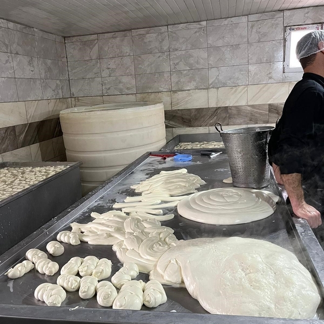 Diyarbakır'da 5 işletmede ele geçirilen 460 kilogram peynir imha edildi
8 i...