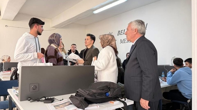 Çermik Belediyesi sınavlara hazırlanan gençlere kaynak yardımında bulundu