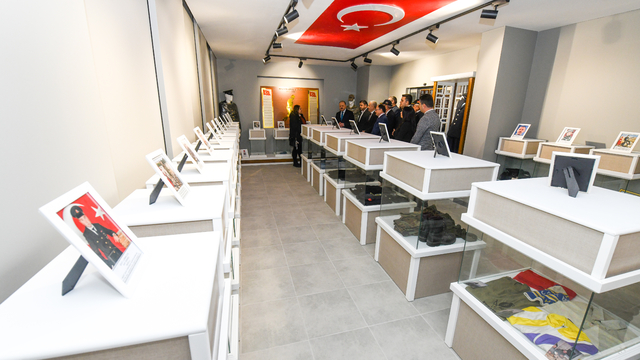 Kastamonu Valisi Dallı Şehitler Müzesi'nde incelemelerde bulundu