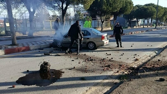 Polisin 'Dur' ihtarına uymayan sürücü, otomobiliyle ağaca çarptı: 2 yaralı