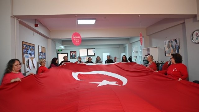 Tekirdağ Büyükşehir'den bayrağa saygı