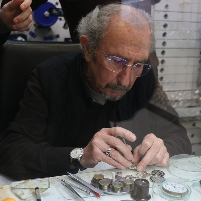 Okuldan vazgeçti, ömrünü akrep ve yelkovana adadı
61 yıldır zamana ayar ver...