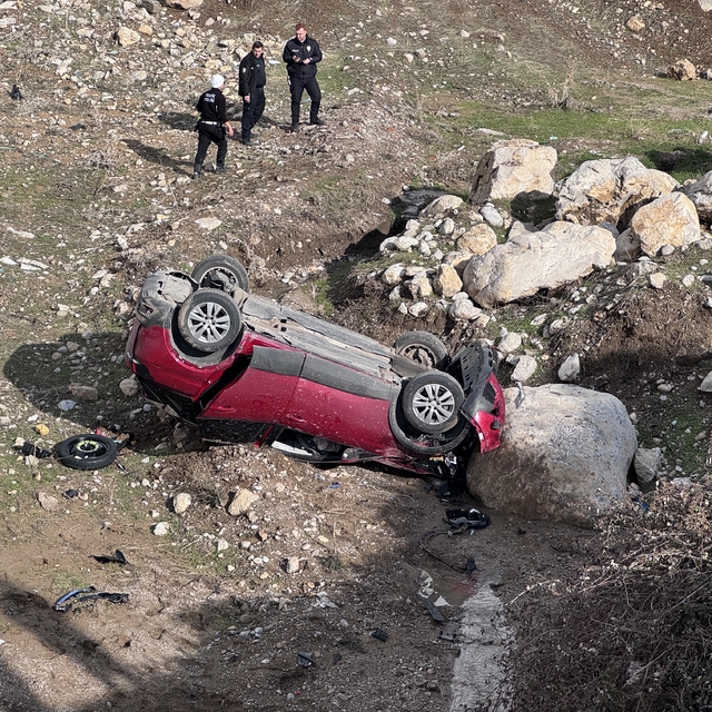Şırnak'ta şarampole devrilen aracın sürücüsü ağır yaralandı