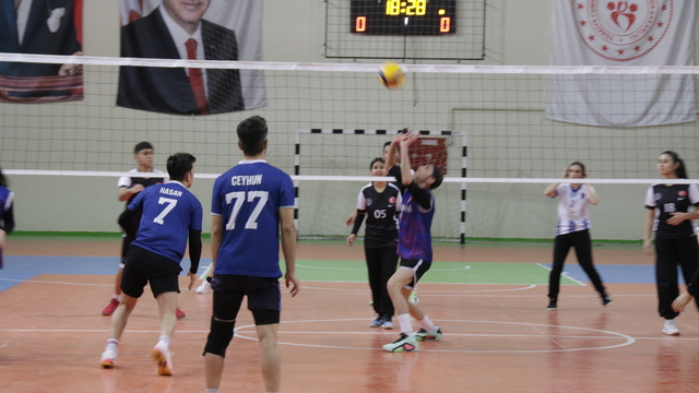 Eskil ilçesinde voleybol turnuvası başladı
