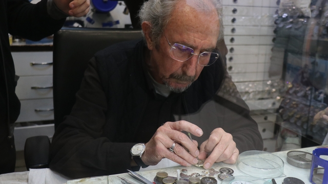 Okuldan vazgeçti, ömrünü akrep ve yelkovana adadı
61 yıldır zamana ayar veriyor