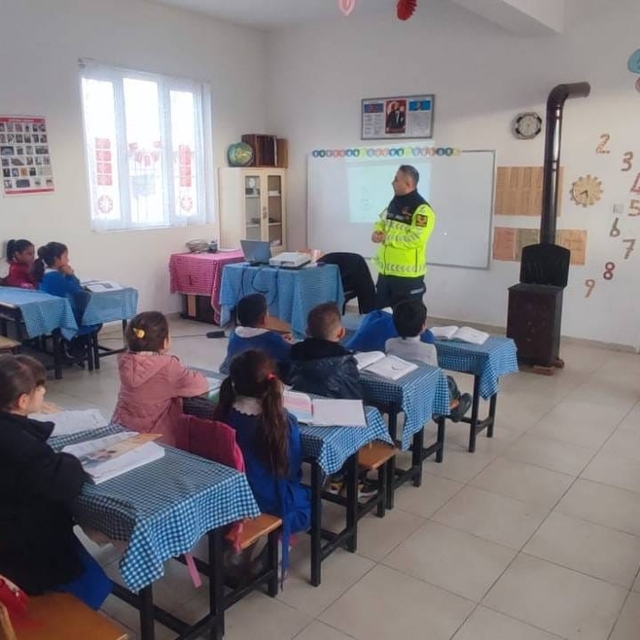 Jandarmadan öğrencilere trafik eğitimi