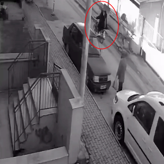 Ciple çarpışan motosikletteki 2 lise öğrencisi yaralandı