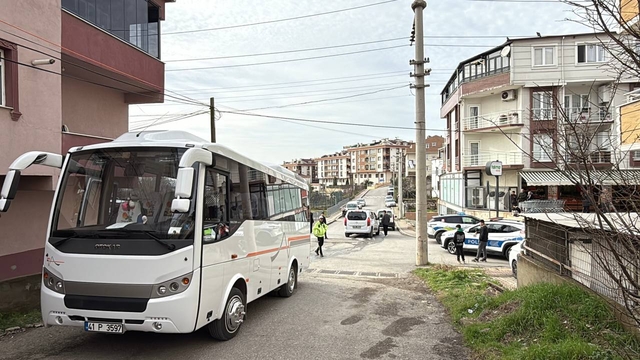 Kocaeli'de servis aracının çarptığı ilkokul 1. sınıf öğrencisi yaşamını yitirdi