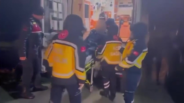 Balıkesir'de zorlu hava şartlarına rağmen sahil güvenlikten hayat kurtaran operasyon
Marmara ve Avşa'da rahatsızlanan 2 vatandaş helikopterle tahliye edildi
Denizden olmadı, havadan oldu: Sahil güvenlik 2 vatandaşı zamanında kurtardı