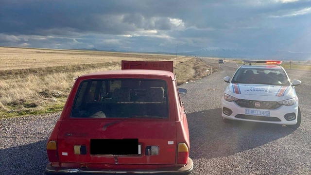 Kırşehir'de jandarma ekipleri çalınan aracı buldu