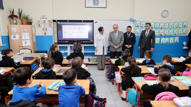 Ordu Valisi Erol öğrencinin daveti üzerine sınıfını ziyaret etti