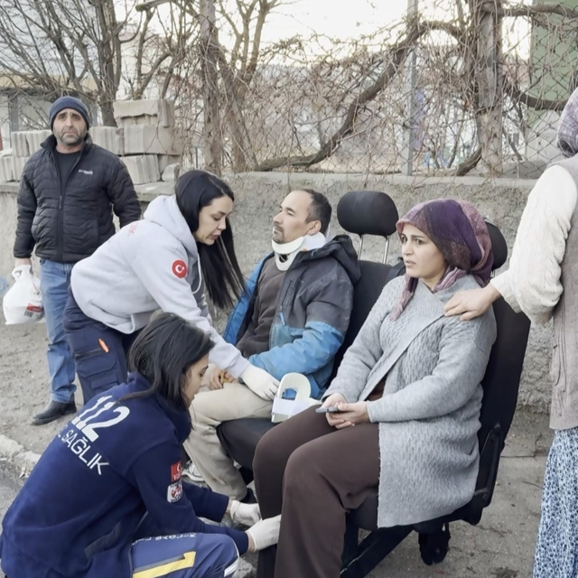 Aksaray'da kamyonet ile hafif ticari araç çarpıştı: 3 yaralı