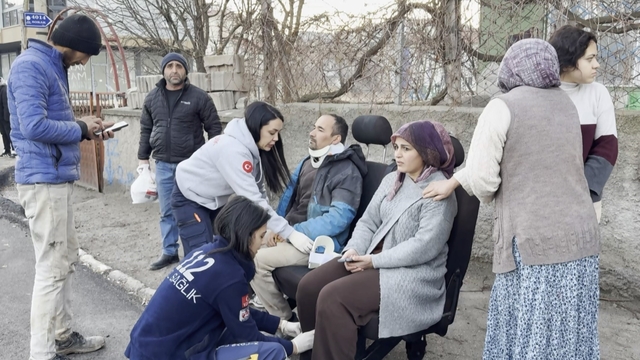 Aksaray'da kamyonet ile hafif ticari araç çarpıştı: 3 yaralı