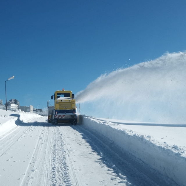 Amasya'da karla mücadele çalışmaları devam ediyor