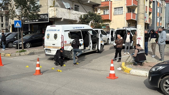 Kocaeli'de açılan ateş sonucu özel diş polikliniğine kurşun isabet etti