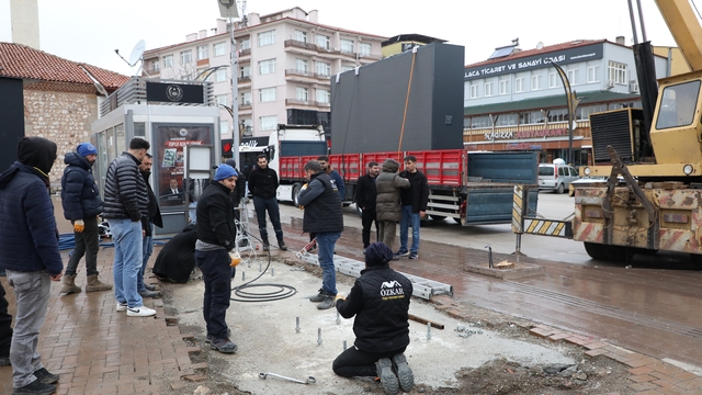 Alaca Cumhuriyet Meydanı'na dev led ekran kuruldu