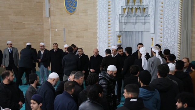 Filistinli öğrencinin şehit edilen ailesi için gıyabi cenaze namazı kılındı