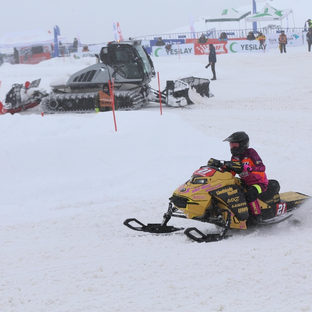"Yeşilay Dünya Kar Motosikleti Şampiyonası"nın Türkiye etabı tamamlandı
