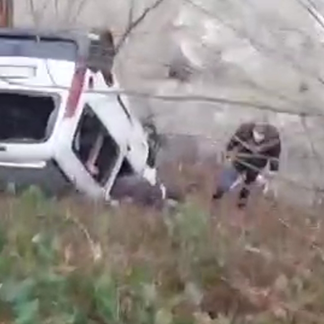 Rize'de kamyonet dereye yuvarlandı: 1 ölü, 1 yaralı