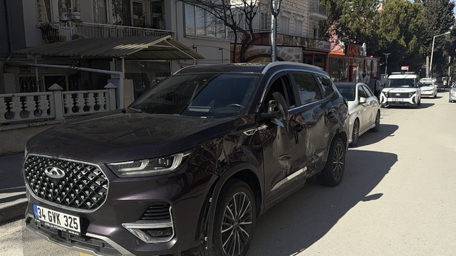 Burdur'da otomobille çarpışan motosikletteki 2 kişi yaralandı