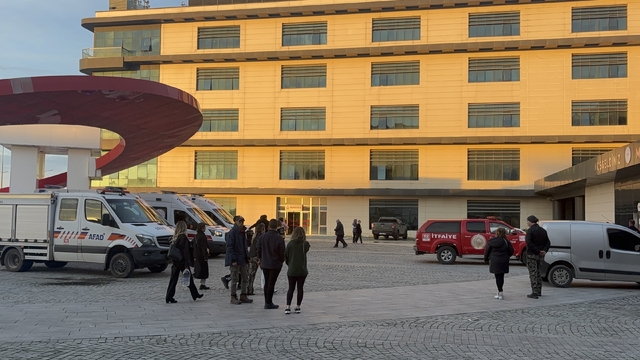 Çanakkale'de hastanede çıkan yangın büyümeden söndürüldü