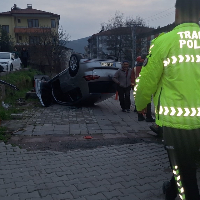 Devrek'te otomobil takla attı, sürücü yara almadan kurtuldu