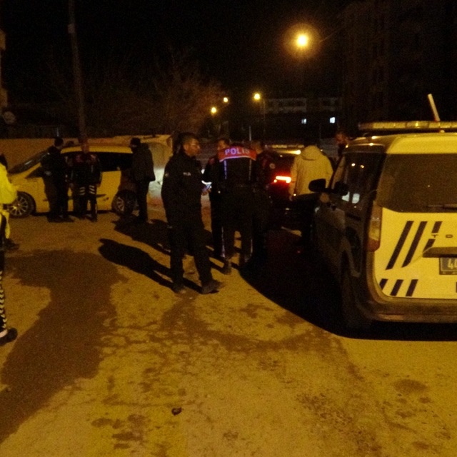 Malatya'da polisin "dur" ihtarına uymayan araçtan uyuşturucu çıktı