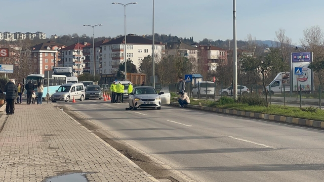 Otomobilin çarptığı kadın ağır yaralandı